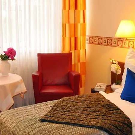 Hotel 4 Hufen 3*