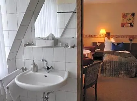 Hotel 4 Hufen Grossziethen