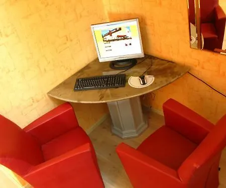 Hotel 4 Hufen 3*